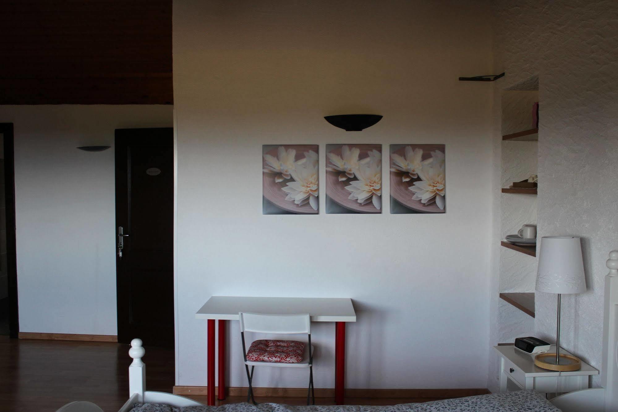 Bed and Breakfast Au Coeur Du Vignoble Sur Bursins Zewnętrze zdjęcie